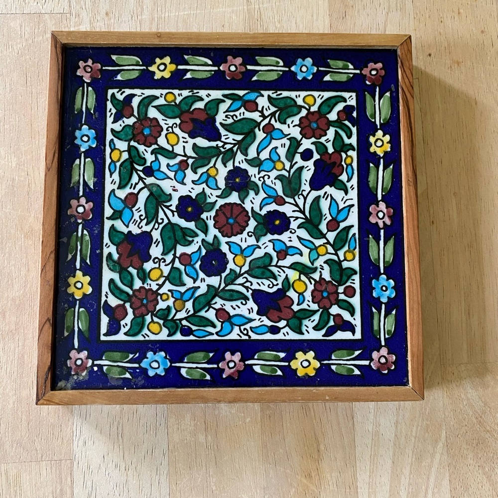 Armenian pottery Jerusalem. Clay tile trivet in a wooden case - Picture 1 of 7